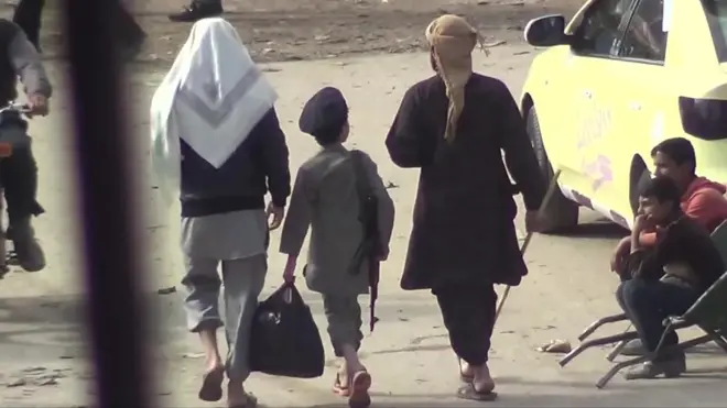 Iraq və Suriyada özünü Islam Dövləti adlandıran qrup məğlub edilir. Lakin bu qrup özündən sonra təhlükəli bir irs qoyub gedir – nifrət ruhunda böyümüş və döyüşə bilən uşaqlar.