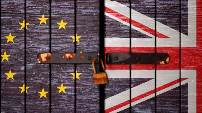 علم بريطانيا وعلم الاتحاد الأوروبي