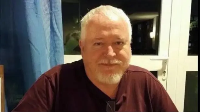 Le sexagénaire Bruce McArthur, arrêté plus tôt en janvier pour les meurtres présumés de deux hommes gais à Toronto, est maintenant accusé d'avoir tué trois autres hommes, pour un total de cinq chefs d'accusation de meurtres prémédités.