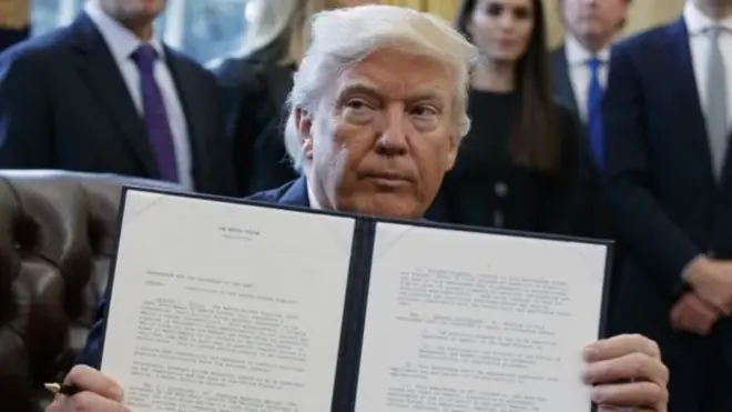 ولسمشر ټرمپ د جنورۍ پر ۲۵ مه د اوو اسلامي هېوادونو پر وګړو د امریکا سفر بندیز ولګاوه