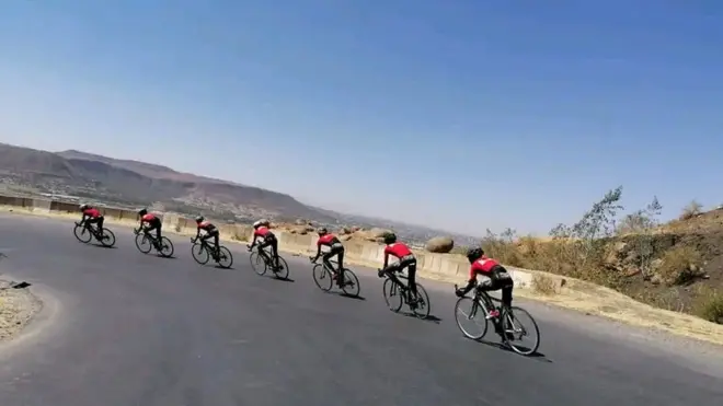 ተቐዳደምቲ ብሽክለታ ኣብ ስልጠና