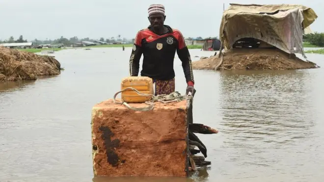 Lezie anya ebe ibi maka ụzọ ide mmiri si achife.