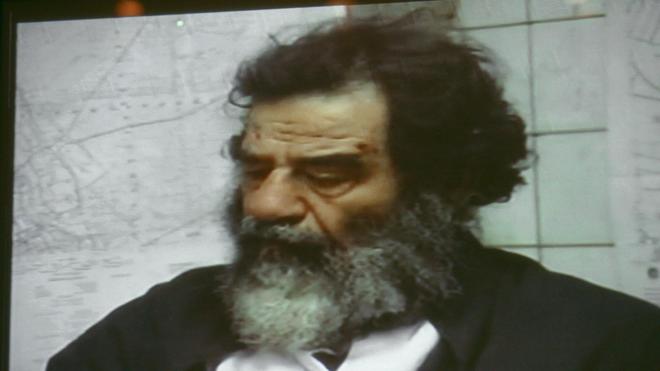صدام بعد اخراجه من الحفرة