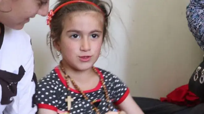 كريستينا رهينة تنظيم الدولة الصغيرة تعود إلى عائلتها