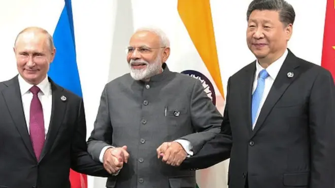 Россия Президенти Владимир Путин, Ҳиндистон Бош вазири Нарендра Моди ва Хитой Президенти Си Цзиньпин 2019 йилги БРИКС учрашувида