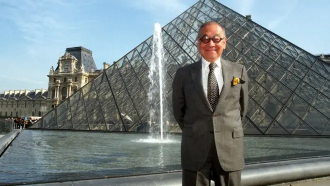 I M Pei en el décimo aniversario de la Pirámide del Louvre, en abril de 1999.