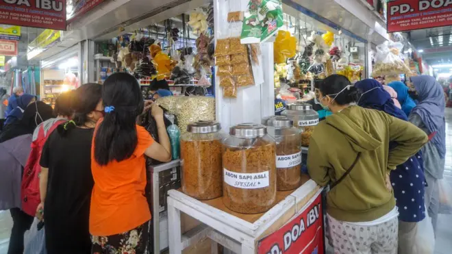 Lima belas kabupaten dan kota di Jawa Barat melonggarkan PSBB mulai 1 Juni 2020.