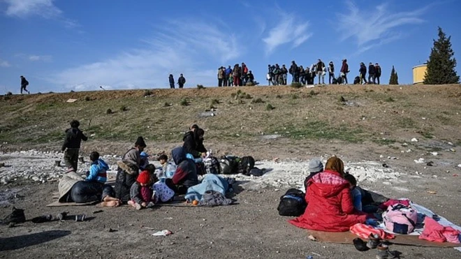 Sınırda göçmenler