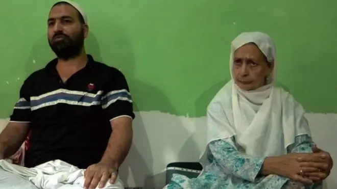 بشیر بابا کی والدہ: ’میں تو رو پڑی تھی، میں نے دیکھا کہ میرے معصوم بچے کا جیل میں کیا حال ہوا ہے‘