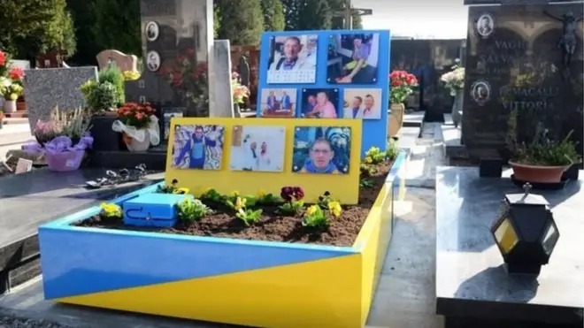 Makam ini terlihat berbeda dengan kuburan lain di sekitarnya. Makam ini didesain khusus untuk orang terkasih, meski tak disenangi sejumlah orang.