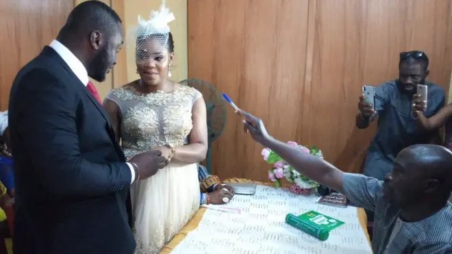 Marriage registration for Ikoyi Marriage Registry still dey happen even afta di fake news land