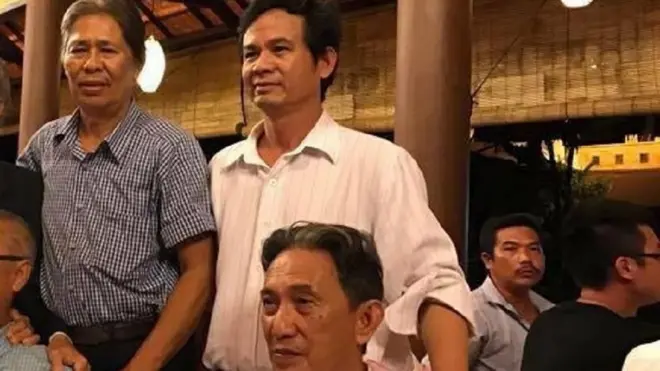 Ông Hạ Đình Nguyên (bìa trái) và các bạn hữu