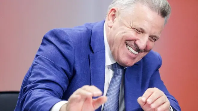 Губернатора Хабаровского края Вячеслава Шпорта назначил еще Дмитрий Медведев, будучи на посту президента, а сейчас поддерживает Владимир Путин