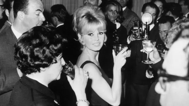 اضطلعت النساء بدورٍ محوري في تلك الحقبة، وكانت بريجيت باردو وسيمون دي بوفوار من بين الوجوه الجديدة للحركة النسوية