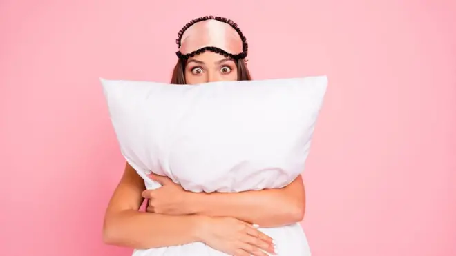 ¿Te cuesta conciliar el sueño? Buscar el descanso "perfecto" no es la solución.