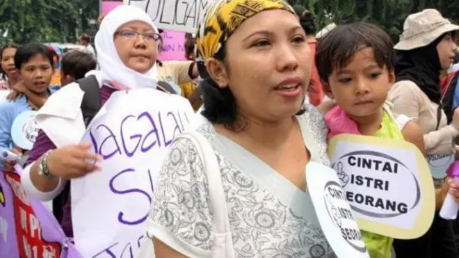 UU Perkawinan yang disahkan tahun 1974 berasas monogami, tapi melegalkan poligami dengan syarat khusus.