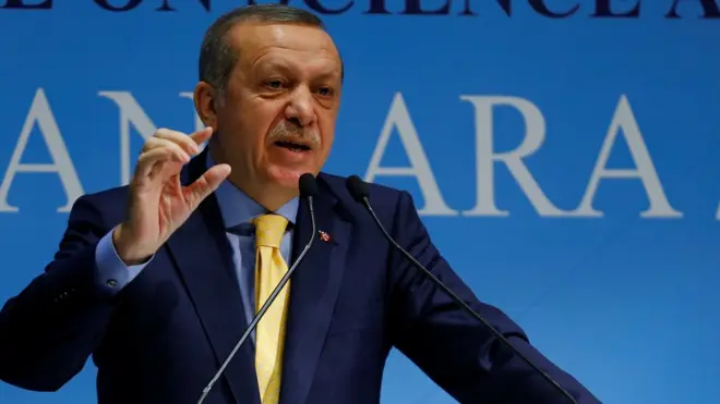 FT: Erdoğan darbe girişimini tüm muhaliflerini hedef almak için kullanarak Türkiye toplumunun dokusunu bozuyor.