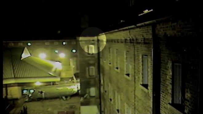 Drone faz entregacasino dando bônusdrogas e celularescasino dando bônusprisãocasino dando bônusLondres; assista