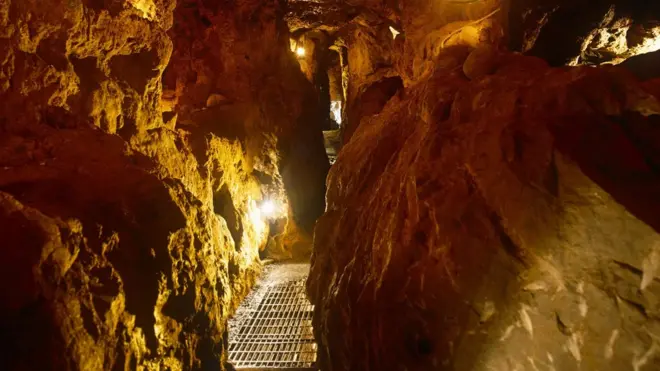 Meski tembaga bisa dilebur dari berbagai jenis bijih, namun mineral dari Orme adalah bentuk karbonat tembaga yang disebut "malakit" yang sangat mudah untuk dilebur.