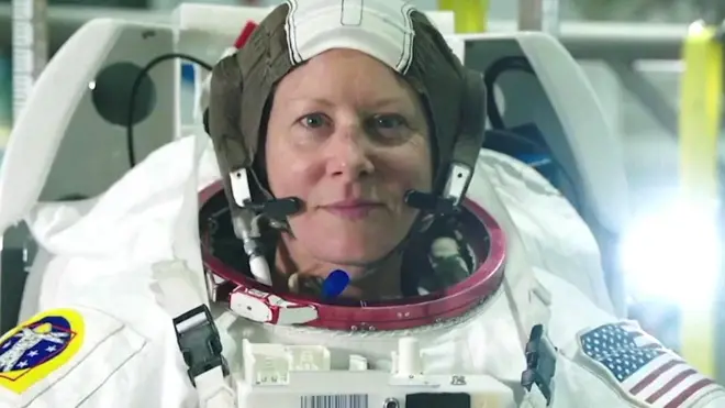 متى تطأ أول امرأة سطح القمر؟