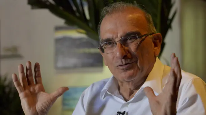 Humberto de la Calle, uno de los cerebros de la Carta Magna de Colombia, dice que los chilenos deben tener "mente abierta" en el proceso que viene.