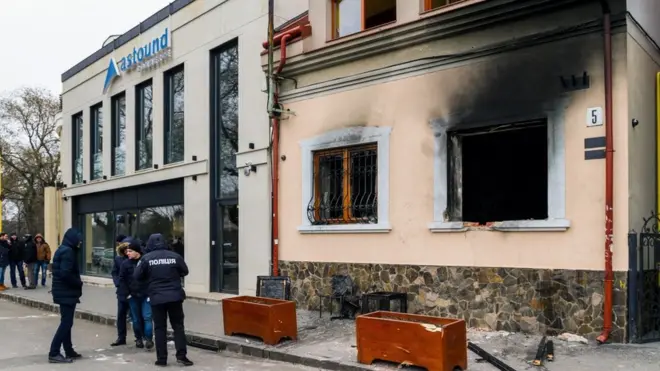 Наслідки підпалу 27 лютого будівлі товариства угорської культури в Ужгороді