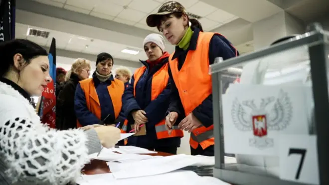 У "виборчкомах" так званих "республік" повідомили про високу явку на "виборах"