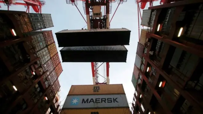 Baadhi ya makontena yaliyobeba vyakula katika bandari ya Oman