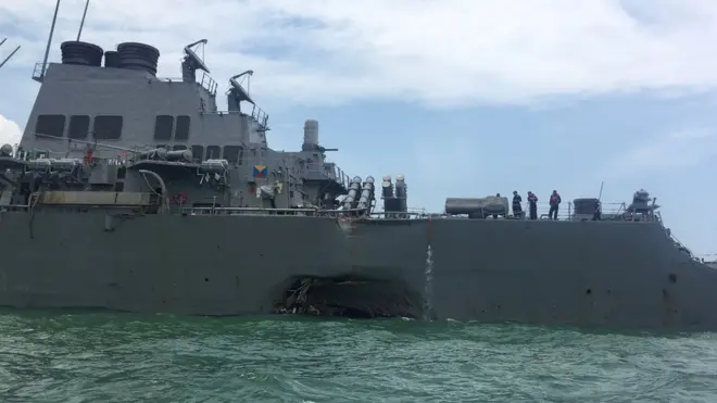 El USS John S McCain sufrió daños importantes.