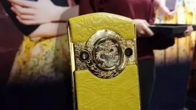 这款价值19999元的豪华手机引起网友热议，有网友批评这种奢侈品是哗众取宠