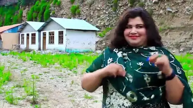 پولیس کا کہنا ہے کہ مینہ خان اور ان کے شوہر کے مابین رقم کا کوئی تنازعہ چل رہا تھا