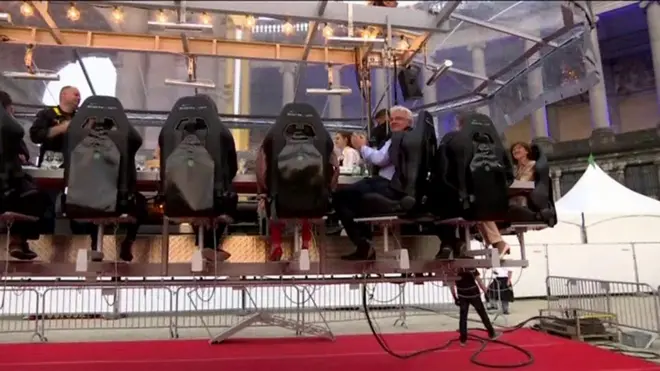 المطعم المعلق