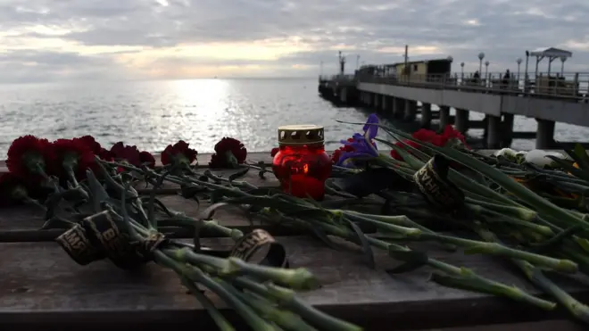 В Черном море проводится операция по поиску погибших и обломков упавшего в воду Ту-154