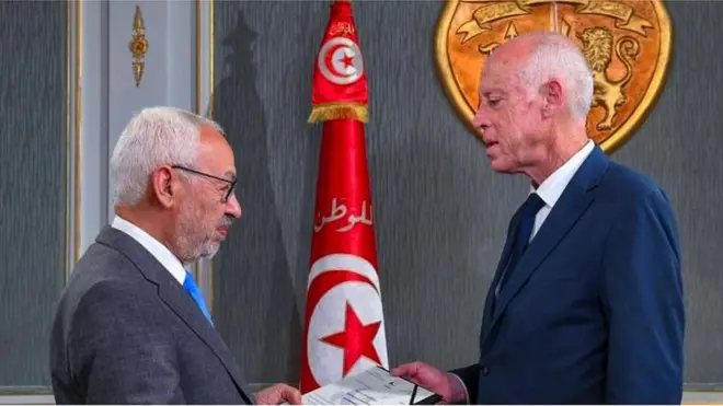 اتهم راشد الغنوشي قيس سعيّد بالانقلاب على الثورة والدستور