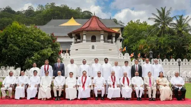 කැබිනට් මණ්ඩලය ඉල්ලා අස්වෙයි.