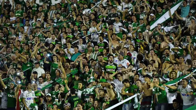 Jornalistas que acompanham time dizem que Chapecoense mudou clima da cidade