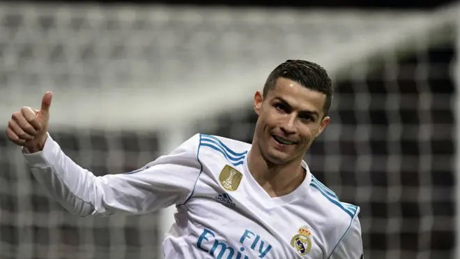 Роналду и Мессии выиграли "Золотой мяч" пять раз - больше это не удавалось ни одному футболисту