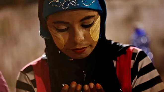 Kalangan Muslim di Yangon khawatir kekerasan di Rakhine merembet ke kawasan-kawasan lain.