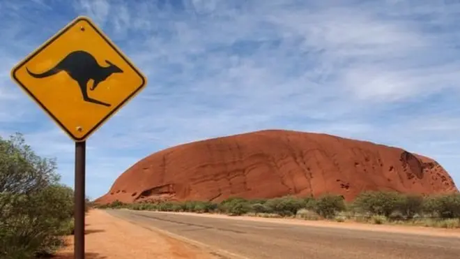 Tourism Central Australia mengatakan pihaknya mendukung keputusan tersebut, agar masyarakat dapat menempatkan situs itu dengan penuh hormat.