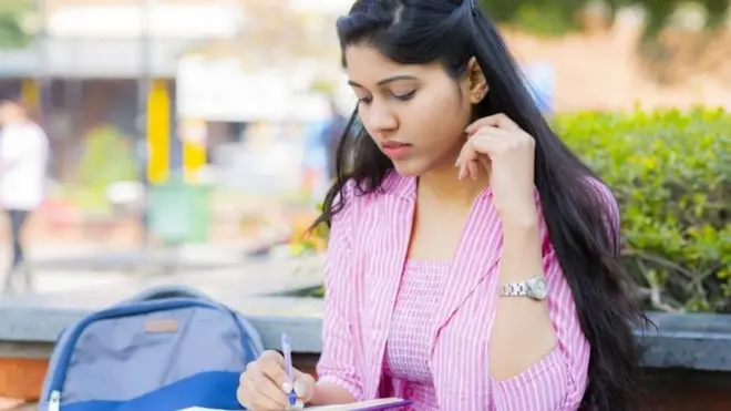 అమ్మాయి కాలేజీ స్టూడెంట్