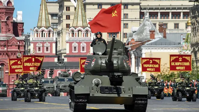 Tanque en desfile militar ruso