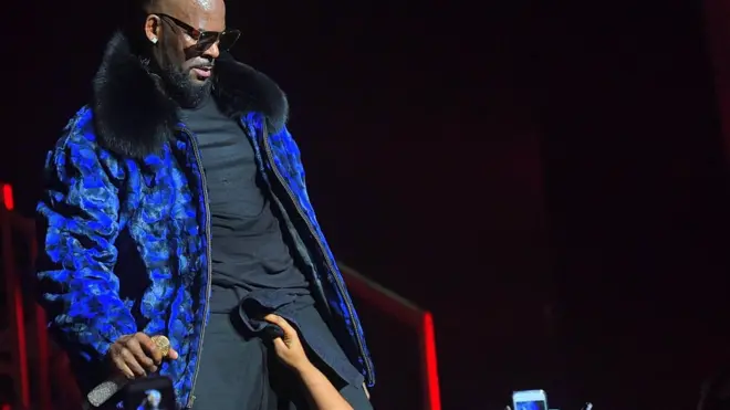 R. Kelly don dey face sex accuse for past 20 years now