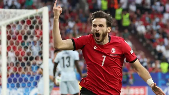 Spektakularna igra Kviče Kvaraskelije