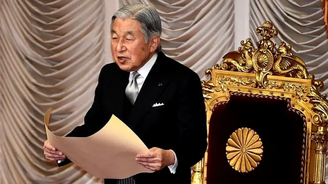 El emperador Akihito da un discurso durante la apertura de la legislatura en Tokio, 4 de enero de 2016