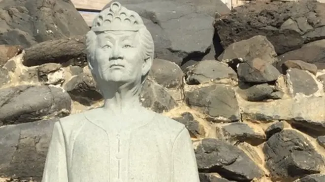 纪念园区内的庄朱玉女雕像。