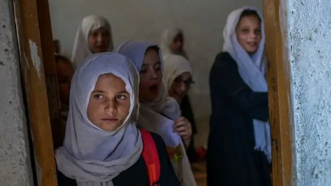 Niñas en una escuela en Kabul, Afganistán.