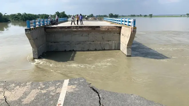 टूटा हुआ पुल