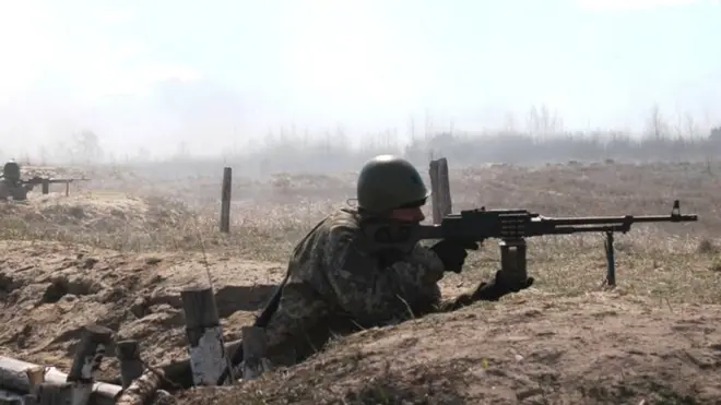 Військовослужбовець загинув через обстріли на Донеччині