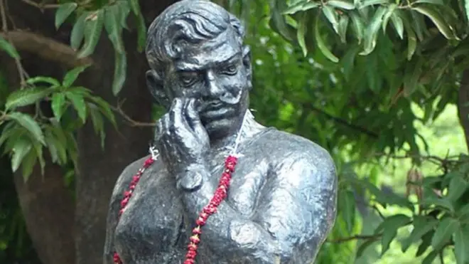 ఆజాద్ అక్కడ ఇంటి పేరు