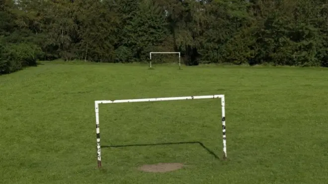 لعب فريق ريبدورف بالحد الأدنى لعدد اللاعبين لتحقيق التباعد الاجتماعي أثناء المباراة